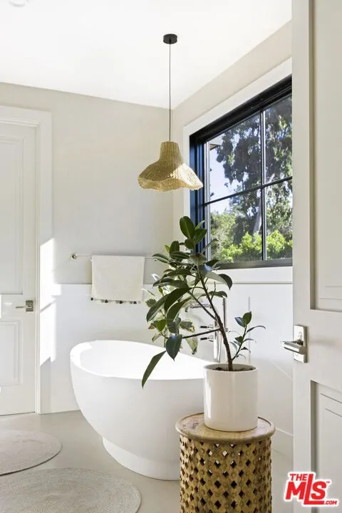 6310 Mirror Lake Drive, Los Angeles, California 90068 home-pic-17